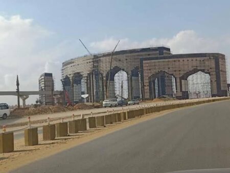 قبل الافتتاح .. بوابات العاصمة الإدارية تحف معمارية