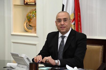 وزير الإسكان: مهلة عام بدون مقابل لاستكمال التنفيذ بجميع قطع الأراضي السكنية الصغيرة المُستلمة وما زالت مدة تنفيذها سارية
