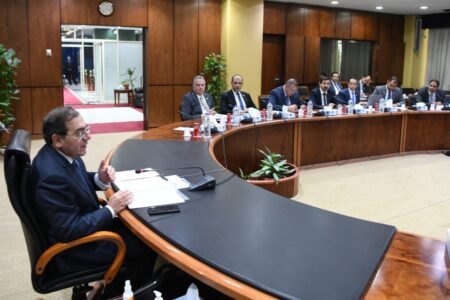 وزير البترول يلتقي وفد غرفة التجارة الامريكية