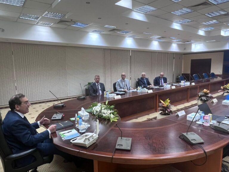وزير البترول : توسعات مصفاة ميدور بالأسكندرية أحد المشروعات الهامة لزيادة الطاقة التكريرية