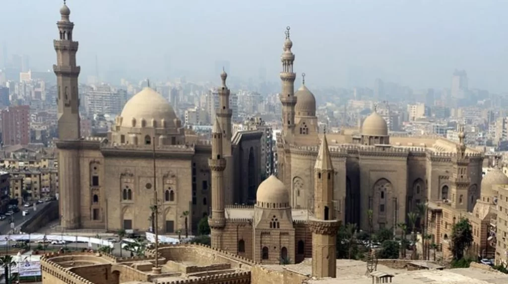 أذان الفجر، النافذة