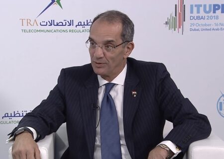 وزير الاتصالات يبحث مع نظيره الكوري التعاون في صناعة الإلكترونيات 