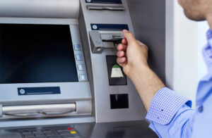 خطوات استعادة الفيزا بعد سحبها في ماكينات الـ ATM، اعرف سبب المشكلة
