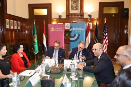 بنك مصر يوقع مذكرة تفاهم مع الجامعة الأمريكية بالقاهرة لإعداد وتدريب رائدات الأعمال في مصر 