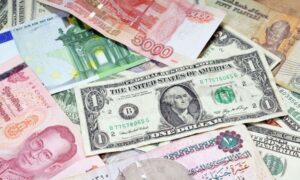 أسعار العملات اليوم الاثنين 4-8-2025 بمنتصف التعاملات