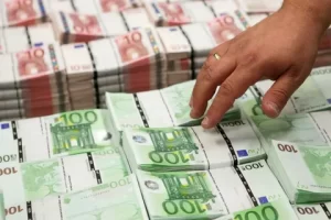 أسعار العملات الأجنبية أمام" الجنيه" في منتصف تعاملات اليوم السبت 19 أبريل 2025 4 اسعار اليورو، بوابة النافذة