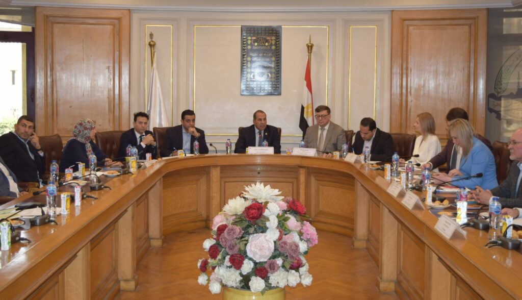 وفد روسي يزور غرفة القاهرة لبحث التعاون المشترك