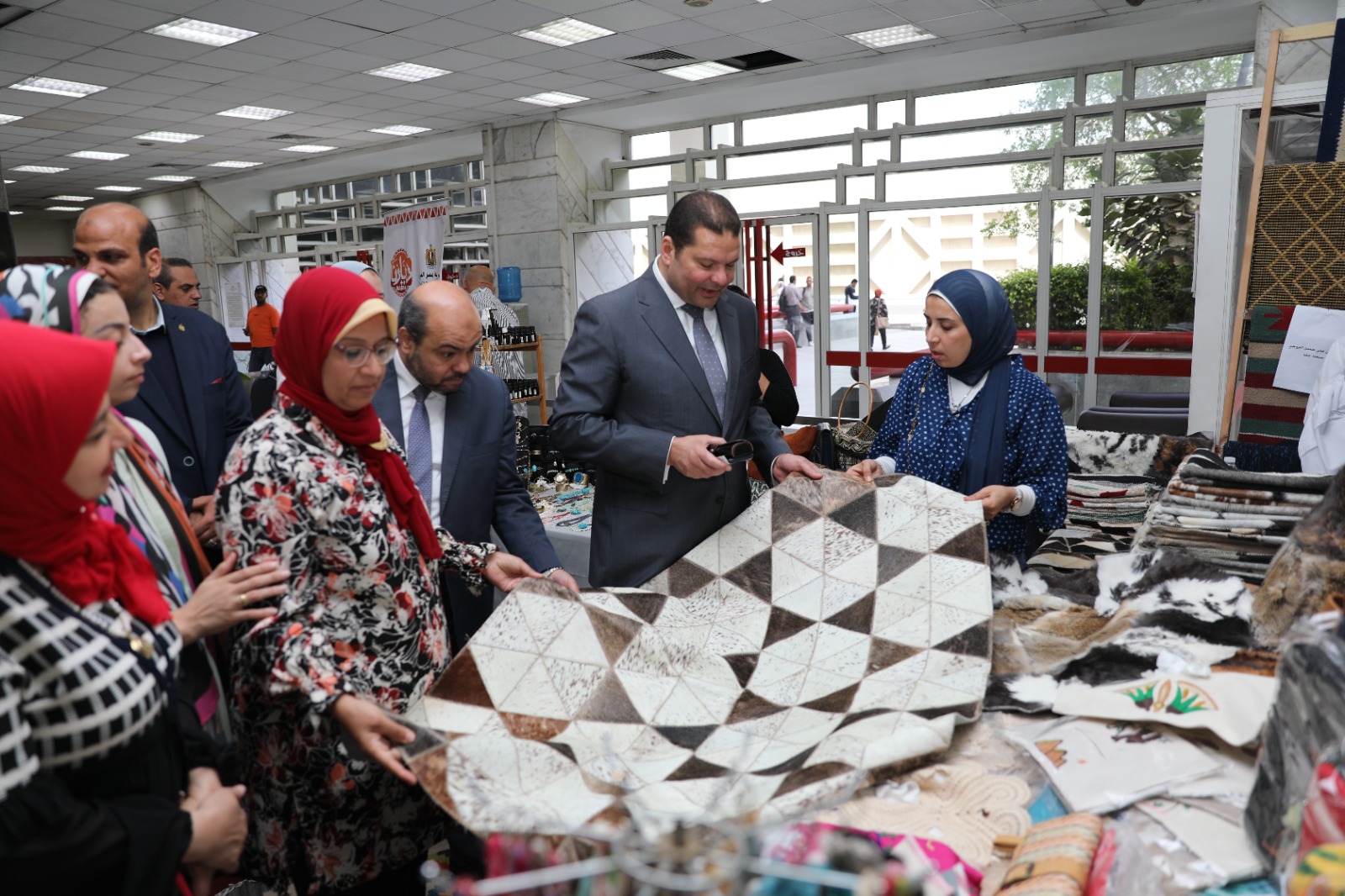 وزير المالية : لا ندخر جهدًا في مساندة صغار المنتجين(صور)