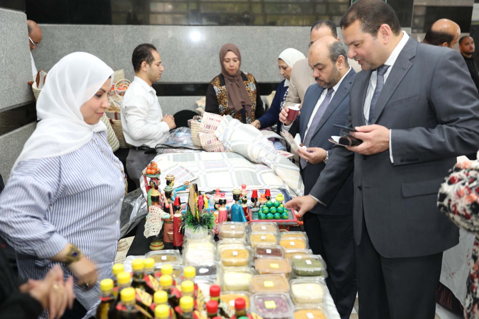 وزير المالية : لا ندخر جهدًا في مساندة صغار المنتجين(صور)