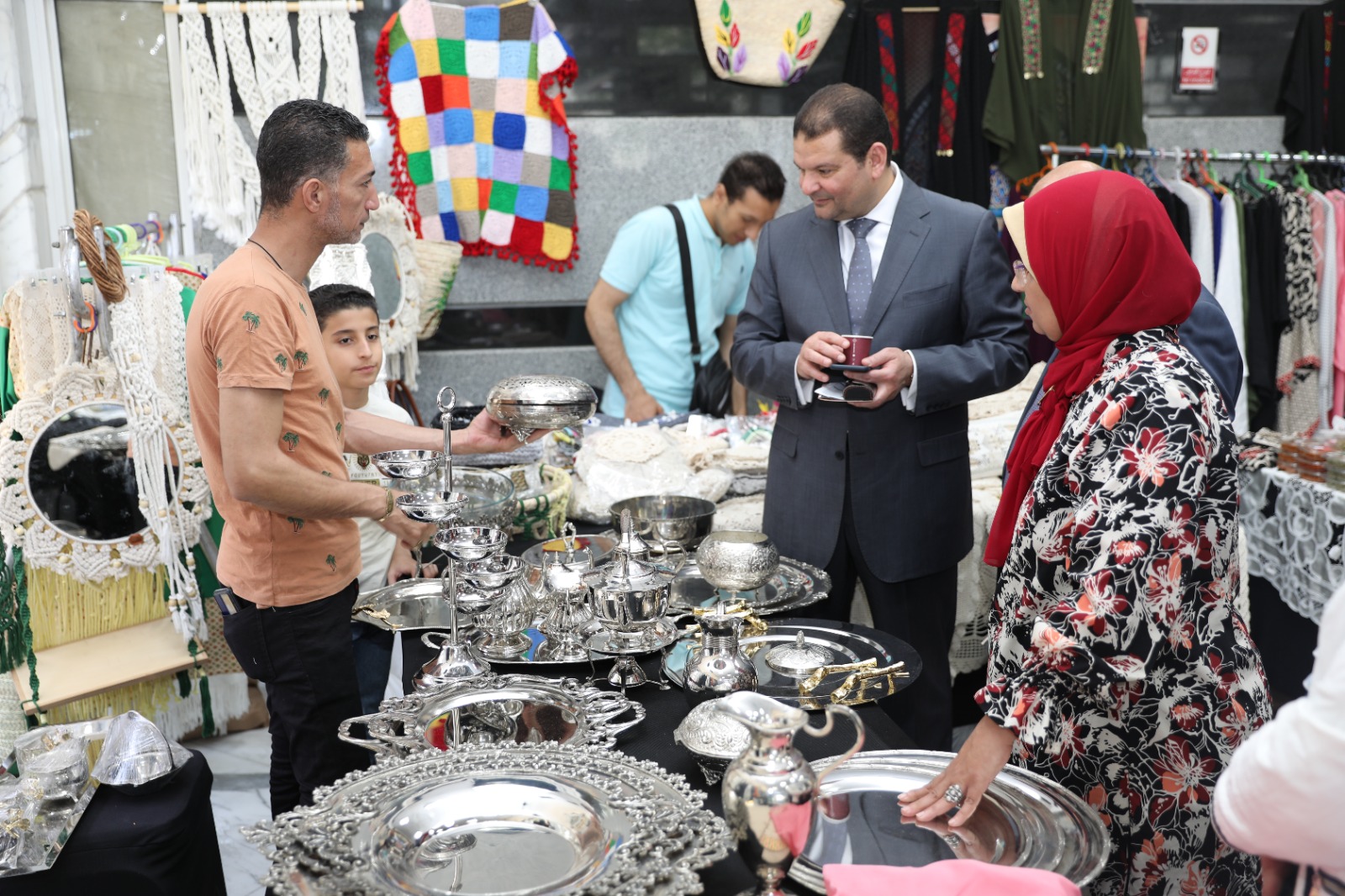 وزير المالية : لا ندخر جهدًا في مساندة صغار المنتجين(صور)