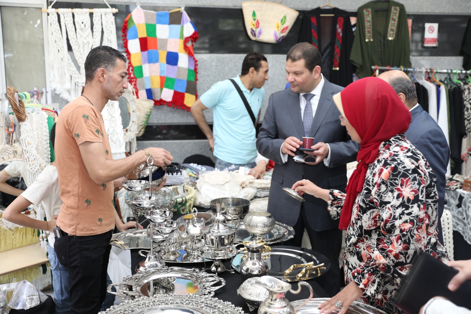 وزير المالية : لا ندخر جهدًا في مساندة صغار المنتجين(صور)