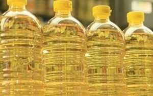 التموين تطرح عبوة زيت خليط 700 مللي في للمواطنين بسعر 46.60 جنيه زيت طعام