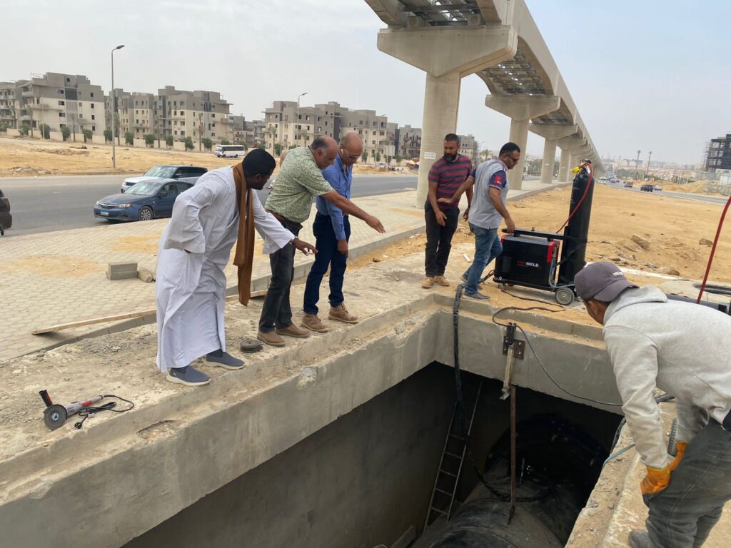 " الإسكان ": دفع الأعمال الجارية بالطرق ومحطات روافع الصرف الصحي بمدينة القاهرة الجديدة