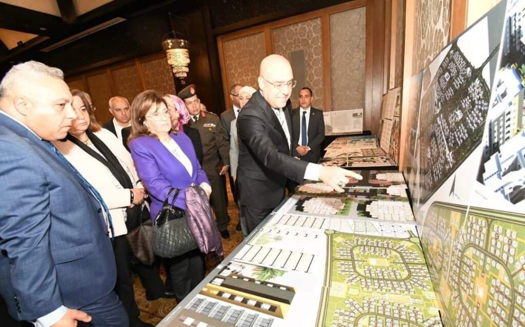 وزيرا الإسكان والبيئة يفتتحان معرض المشروعات المقدمة لمسابقة تصميم "الإسكان الأخضر"
