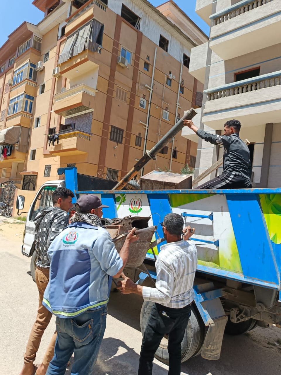 إجراءات رادعة وإزالة فورية لمخالفات البناء والإشغالات بدمياط الجديدة(صور)