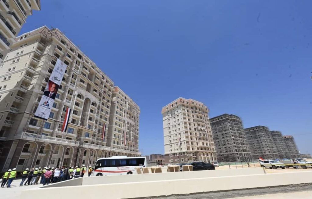 وزير الإسكان: تنفيذ 64 برجاً سكنياً بها 3068 شقة و310 فيلات بالإسكندرية