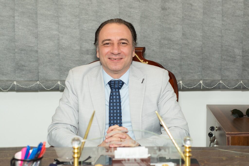 المستشار الاقتصادى أيمن حامد سليمان