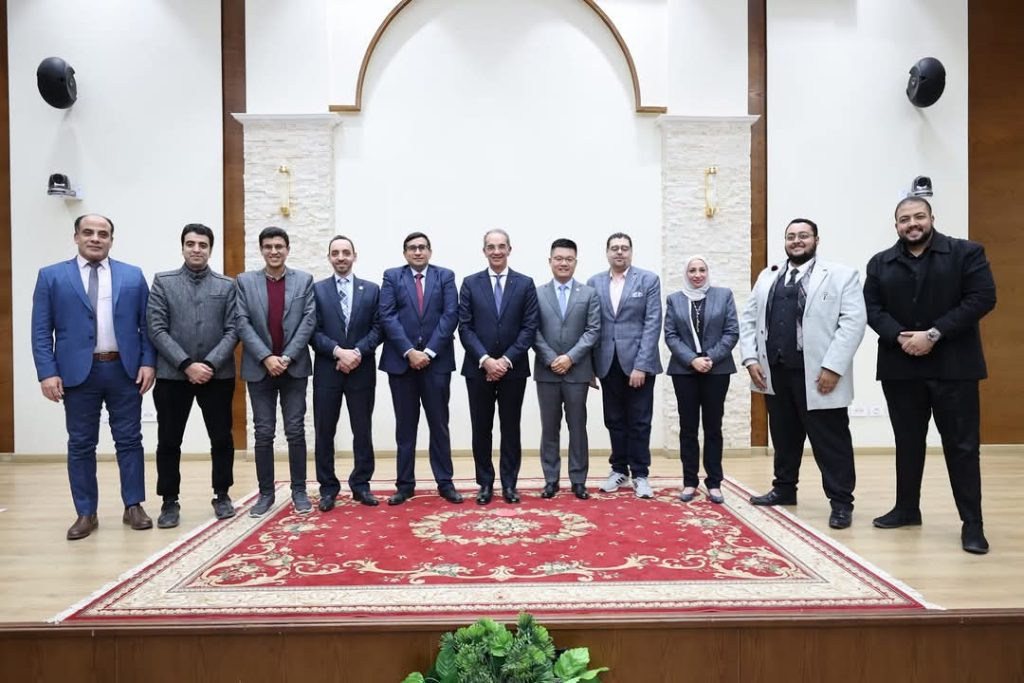 عمرو طلعت وزير الاتصالات وتكنولوجيا المعلومات يشهد حفل تخريج أكثر من 2000 متدرب من أكاديمية المواهب المصرية ETA بالتعاون بين المعهد القومى للاتصالات وشركة هواوى