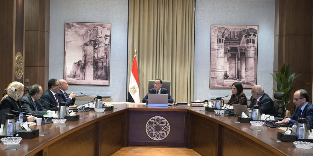 رئيس الوزراء يتابع مع محافظ القاهرة الموقف التنفيذي لعدد من المشروعات