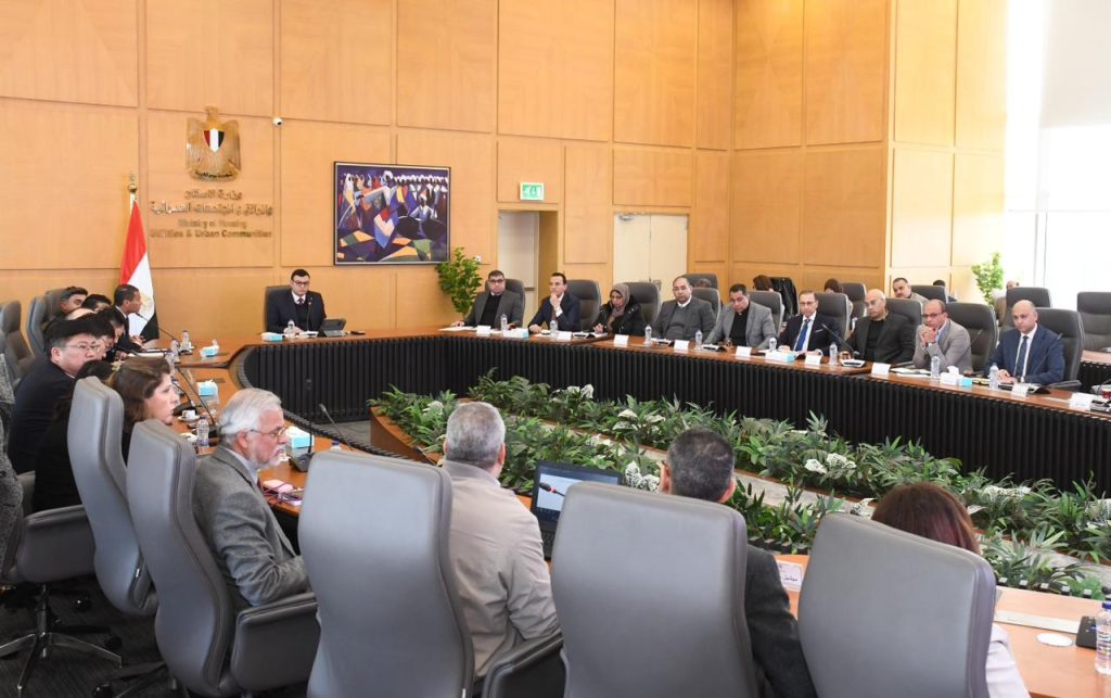 وزير الإسكان يتابع الموقف التنفيذي لمشروع منطقة الأعمال المركزية بالعاصمة الإدارية الجديدة