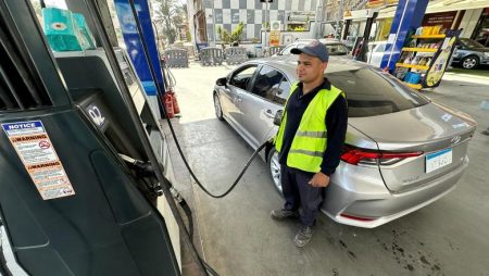 «البترول» تعلن مواعيد عمل محطات الوقود في عيد الفطر 2025