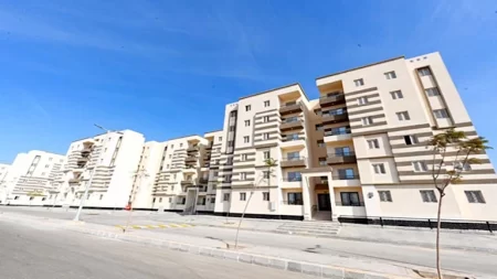 وزير الإسكان يستعرض تنفيذ شقق سكن لكل المصريين بعددٍ من المشروعات السكنية