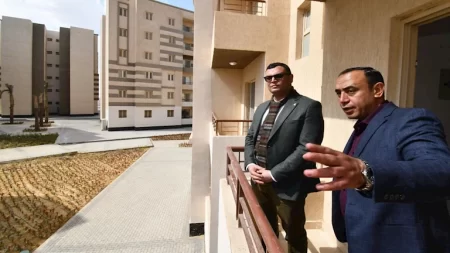 وزير الإسكان يتفقد شقق سكن لكل المصريين بمدينة 15 مايو