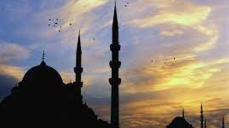 موعد أذان الفجر اليوم