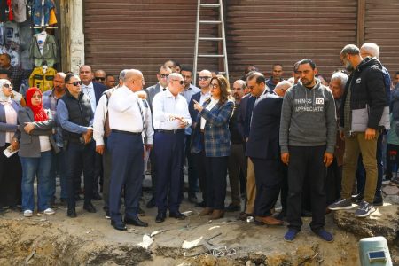 وزيرة التنمية المحلية ومحافظ القاهرة يتفقدان تطوير سوق العتبة بالموسكي
