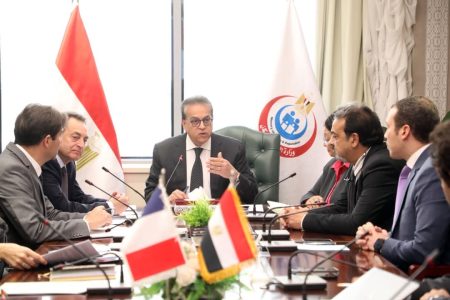 نائب رئيس مجلس الوزراء يستقبل السفير الفرنسي بالقاهرة لبحث سبل التعاون فى مجال الرعاية الصحية