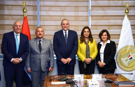وزيرة التنمية المحلية ومحافظ الغربية يشهدان توقيع عقد إدارة وتشغيل محطة طنطا لإنتاج البيض