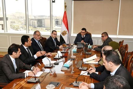 وزير الإسكان يلتقي عددًا من المطورين العقاريين بمدينة سفنكس الجديدة