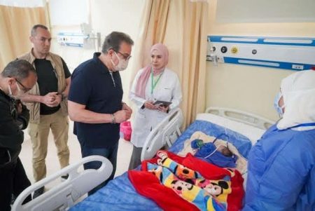 وزير الصحة ومحافظ المنيا يتفقدان مستشفى العدوة المركزي