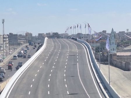 وزير الصناعة والنقل يعلن فتح مشروع تعديل كوبري العامرية المتقاطع مع مسار القطار الكهربائى السريع بدءًا من اليوم