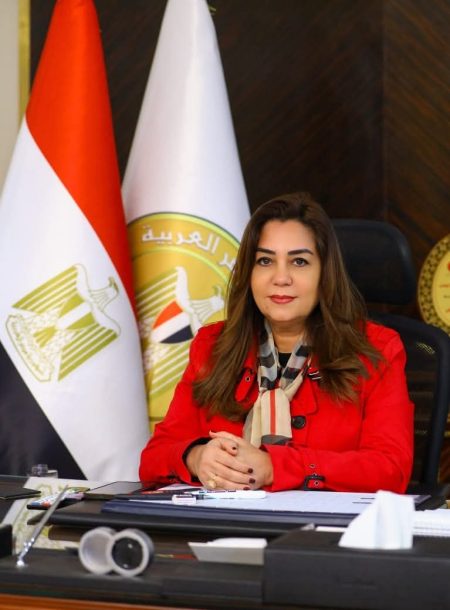 وزيرة التنمية المحلية تستعرض وحدة حقوق الإنسان بالوزارة لحل مشكلات المواطنين بالمحافظات
