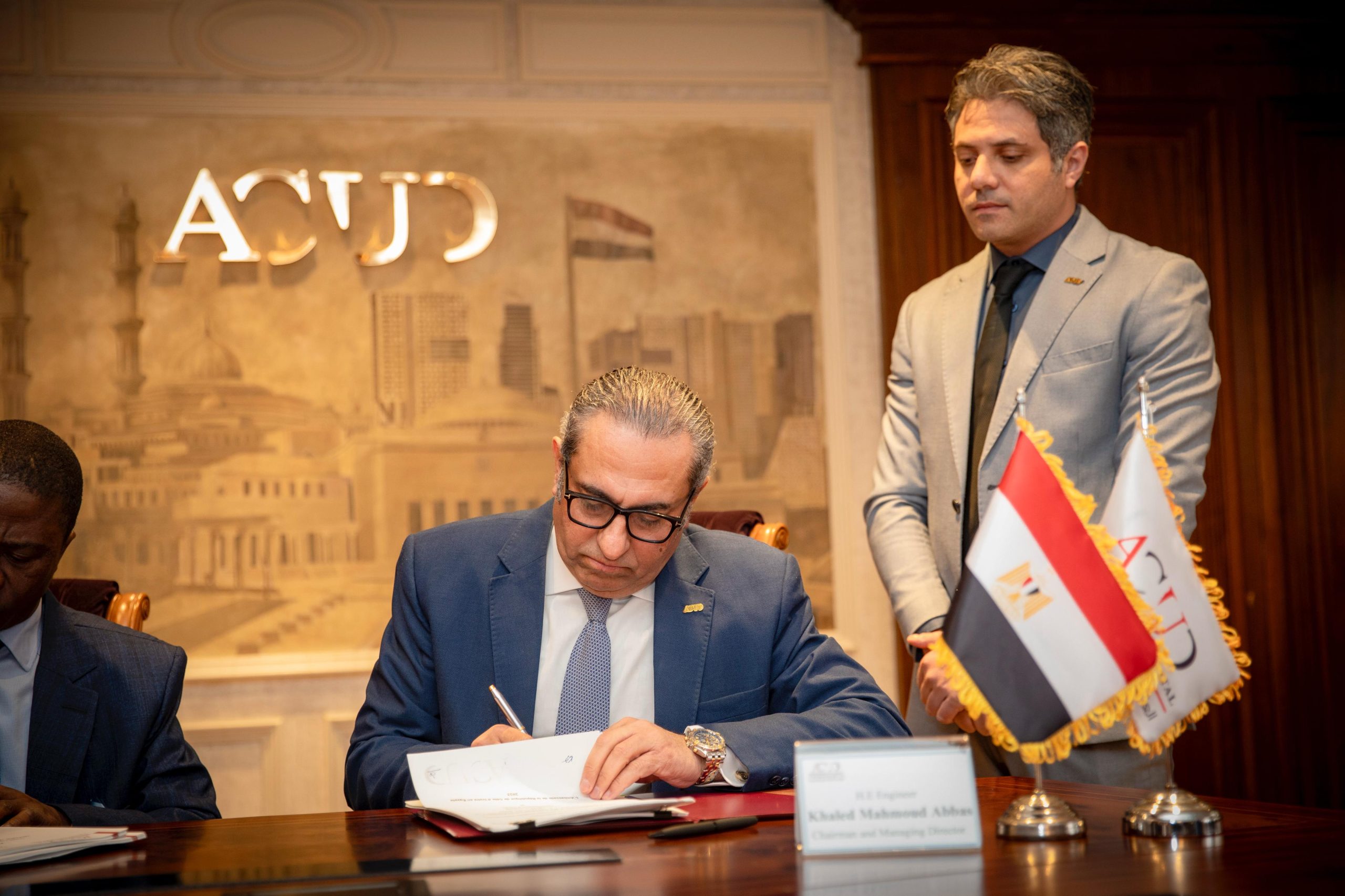 شركة العاصمة الإدارية توقع عقد بيع قطعة أرض لبناء مقر جديد لسفارة كوت ديفوار بالعاصمة الإدارية