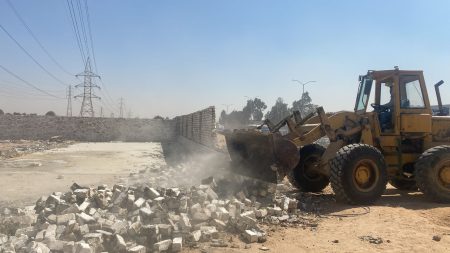 وزير الإسكان يترأس حملات إزالة لمخالفات بناء وتعديات بــ3مدن جديدة (صور)