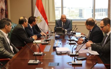 وزير الكهرباء يبحث التعاون مع شنايدر إليكتريك لتطوير الشبكات