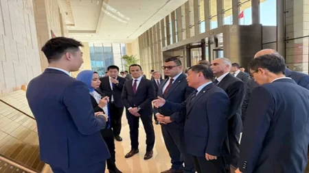 وزير الإسكان يتفقد منطقة الأعمال المركزية بـ"بكين"
