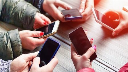 اليوم.. إيقاف تشغيل الهواتف المستوردة دون سداد الرسوم الجمركية