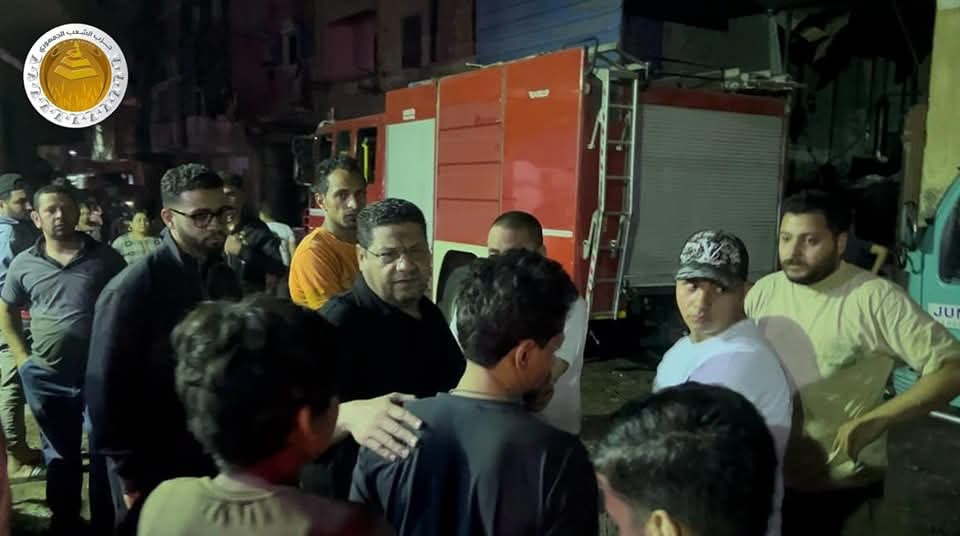 المهندس داكر عبد اللاه يدعم أهالى منشأة ناصر ويتابع لحظه بلحظه حريق منطقة الزرايب