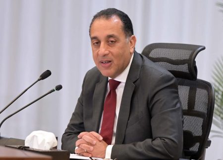 رئيس الوزراء يهنئ البابا تواضروس الثاني بعيد القيامة المجيد