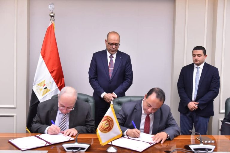 وزير العمل يُوّقع على بروتوكول تعاون مع شركة كومبليو للخدمات التوظيفية الإيطالية