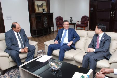 وزير الزراعة يتابع المشروعات الزراعية المشتركة مع وفد من الصندوق الدولي للتنمية الزراعية "الإيفاد"