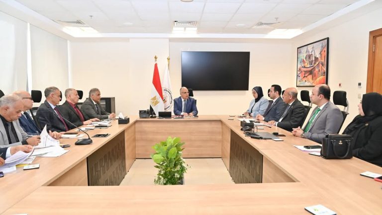 وزير الري يلتقي مجموعة من السادة أعضاء مجلسي النواب والشيوخ لمناقشة طلبات المواطنين