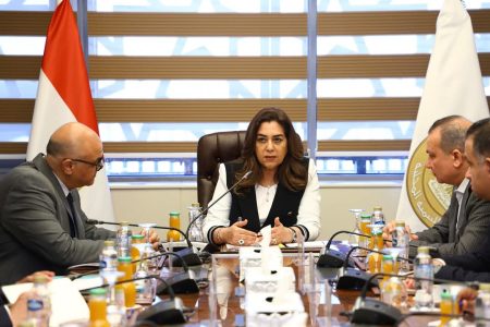 وزيرة التنمية المحلية تبحث مع محافظ القليوبية عدد من الفرص الاستثمارية