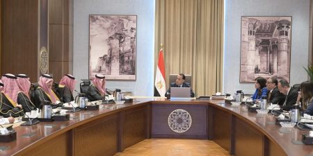 رئيس الوزراء يستقبل الأمين العام السعودي للمجلس التنسيقي الأعلى المشترك بين مصر والسعودية