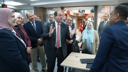 وزير المالية يتابع ميدانيًا تطبيق «حزمة التسهيلات» بالمراكز والمأموريات الضريبية