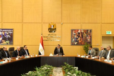 وزير الإسكان يلتقي مجموعة من كبار المطورين وممثلي الكيانات العاملة بإقليم الساحل الشمالي الغربي