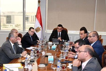 إجتماع هام لوزير الإسكان مع مسئولي شركة "فاوندرز" للتسويق العقاري .. التفاصيل والصور
